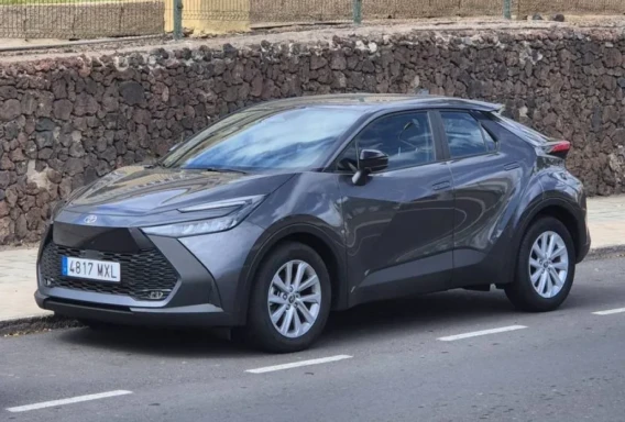 Toyota C-HR Hybrid (Automaatti, 1.8 L, 5 paikkaa)