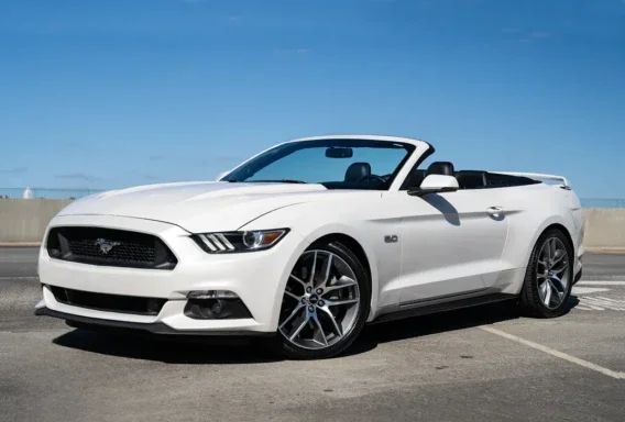 Ford Mustang (Automaatti, 2.3 L, 4 paikkaa)