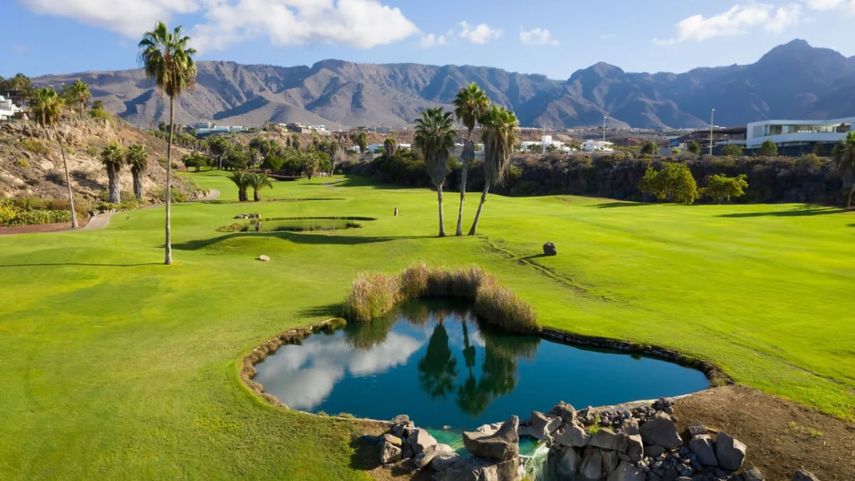 Teneriffan golfkentät: Hole-in-One-opas golfin harrastajille